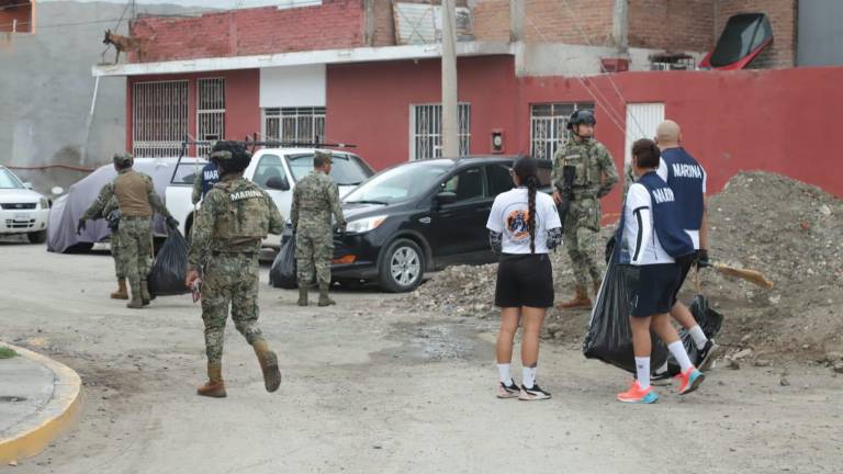 Personal de dependencias municipales, elementos de las fuerzas armadas, asociaciones civiles, jóvenes del Servicio Militar Nacional, el sector hotelero y voluntarios se sumaron a esta actividad.