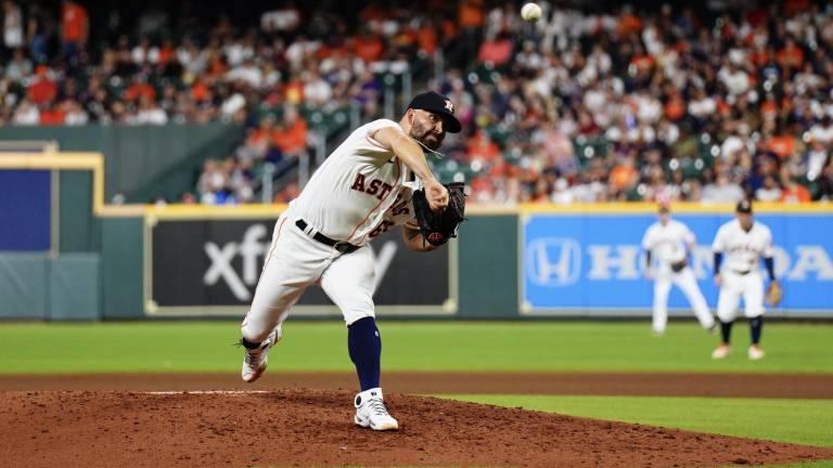 El sinaloense José Luis Urquidy se fue sin decisión por los Astros de Houston.