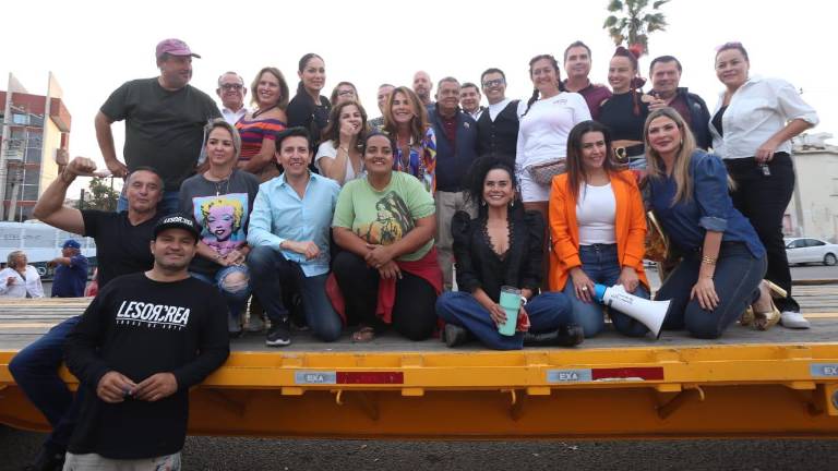 Álex Ramírez, Gabriel Larios, Laura Graef, Laura Elena Domíguez, Marysol Galván Pelayo, Manuel Carlock, Doctor Fels y Gabriela Velarde.
