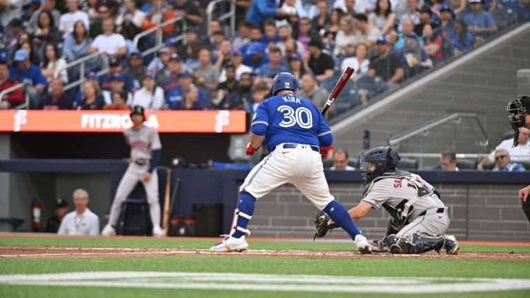 Alejandro Kirk seguirá una temporada más con Azulejos e Toronto.
