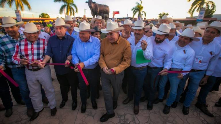 El corte del listón inaugural estuvo a cargo del Gobernador Rubén Rocha Moya.