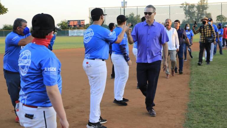 Quirino Ordaz Coppel en la inauguración de campo deportivo.