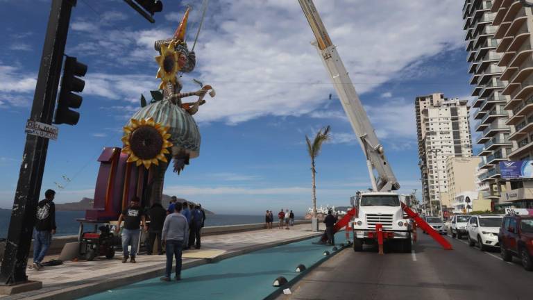Otra de las figuras fue colocada en la Avenida del Mar.