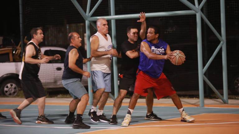 Las acciones del baloncesto que se juega en el Infonavit Playas ya se encuentran en las semifinales.