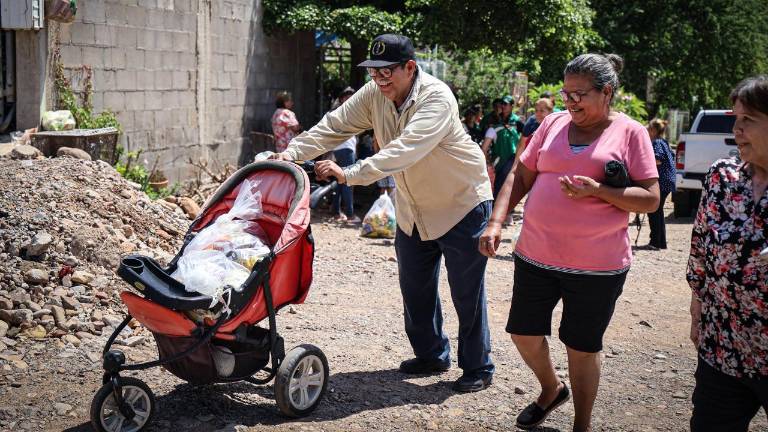 Cerca de 100 familias fueron beneficiadas con los apoyos.