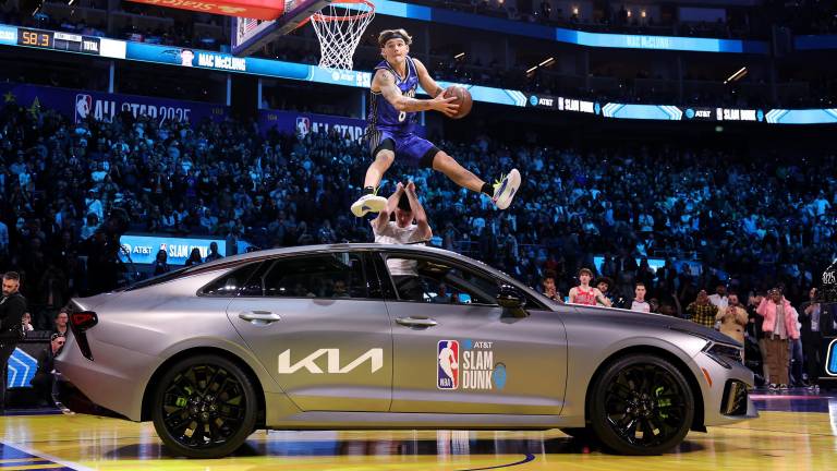 Mac McClung logró un espectacular mate al saltar por encima de un coche, emulando lo hecho por Blake Griffin en 2011.