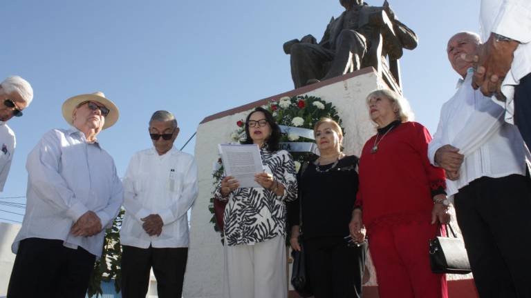 Integrantes de la Confraternidad Prevoriana Politécnica rindieron homenaje a Juan de Dios Bátiz a 135 años de su natalicio.