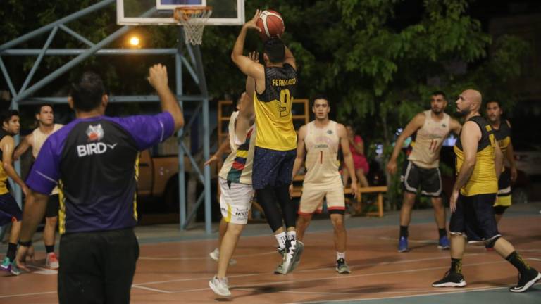 Buenas acciones hay en el baloncesto de Casa Hogar.