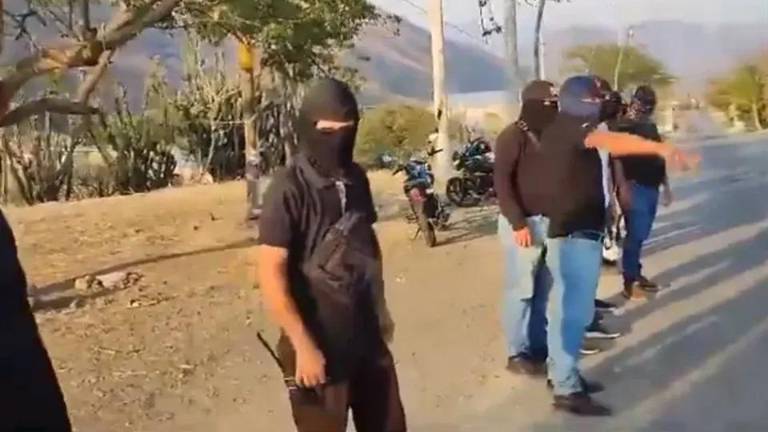 En un video, los encapuchados negaron que detención de Sheinbaum fuera un montaje.