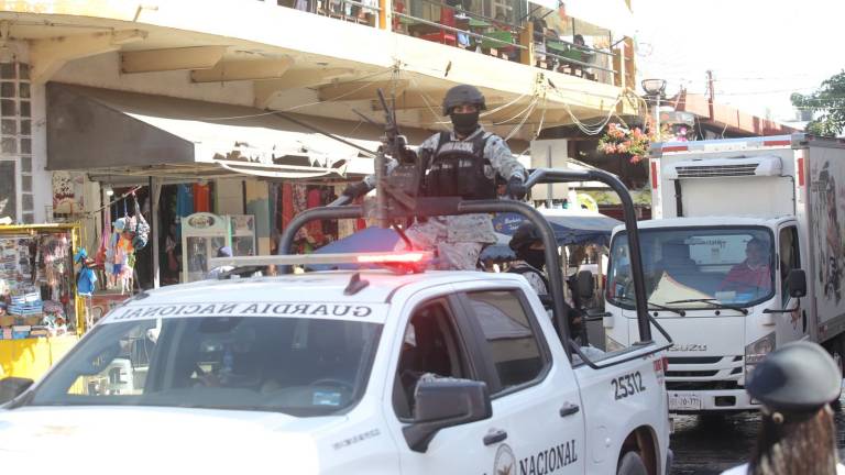 En áreas comerciales se nota la presencia de la Guardia Nacional.