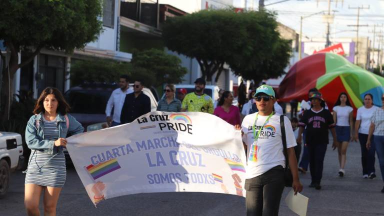 Con un ambiente lleno de color, música y mensajes de respeto, La Cruz celebró la cuarta edición de su marcha del Orgullo.