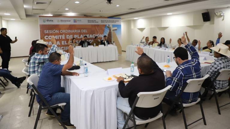 El Ayuntamiento de Elota y el Gobierno del Estado invertirán 32 millones 713 mil 358 pesos en agua potable, drenaje sanitario, pavimentación, vivienda, electrificación, alumbrado público y educación.