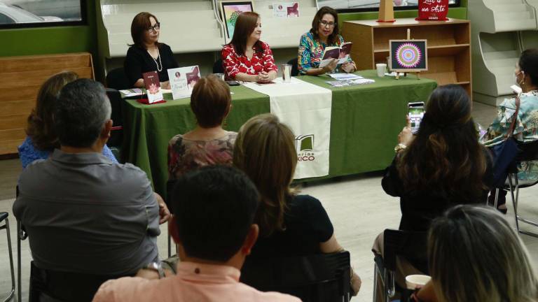 Yesenia Zazueta, Mónica López y Angelina Zamudio, durante la presentación.