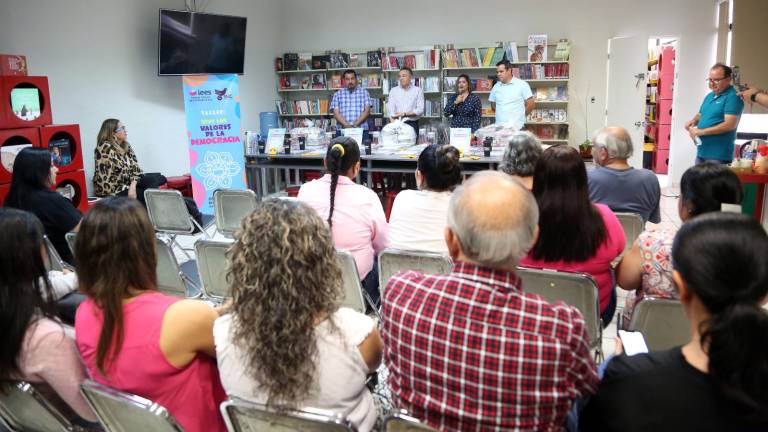 El IEES se sumó al esfuerzo del Isic en la entrega de material bibliográfico a las Salas de Lectura.