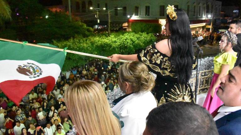 La Alcaldesa Ana Karen Val honra a los héroes que nos dieron patria y libertad.