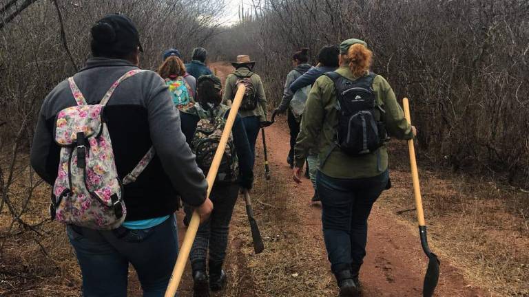 El colectivo Rastreadoras de El Fuerte realiza labores de búsqueda de desaparecidos.