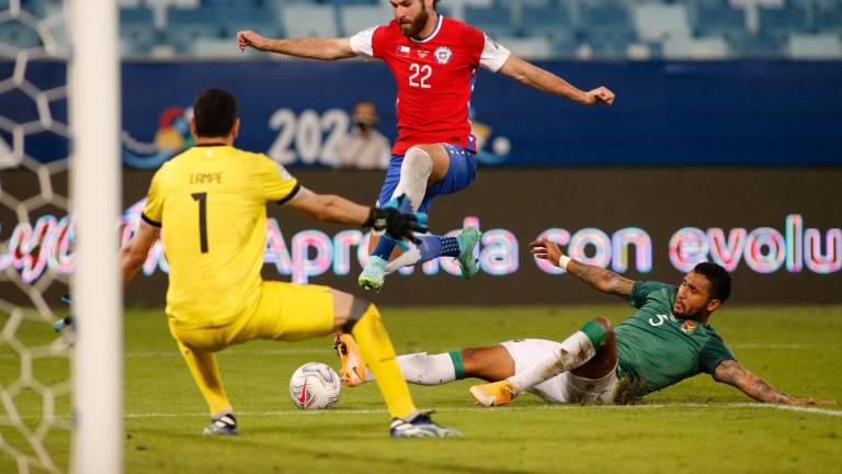 Ben Brereton se entendió con Edu Vargas para lograr la única anotación del encuentro ante Bolivia.