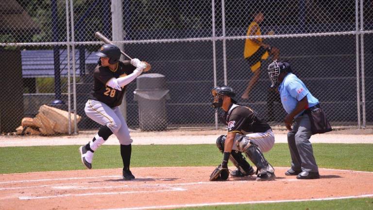 Iván Tirado debutó en la Liga de Verano de Dominicana.