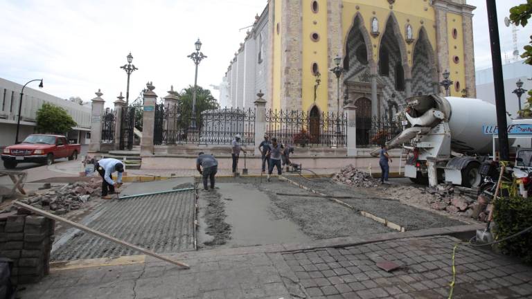 Construcción de megatope entre Catedral y Plazuela República.