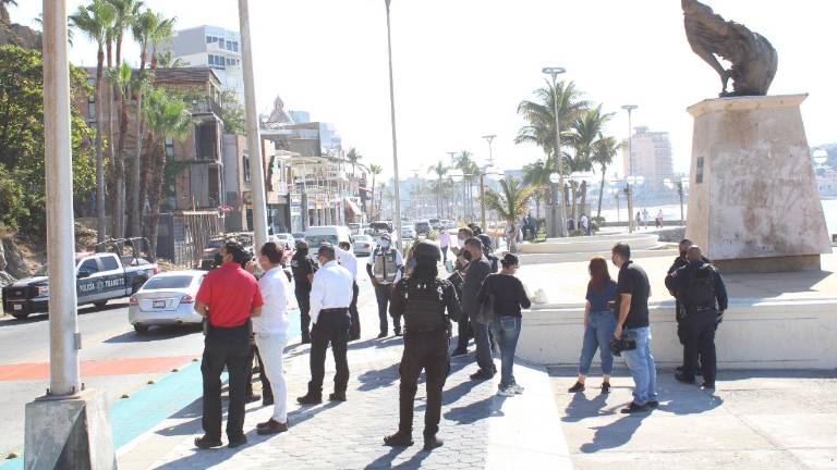 Autoridades de Mazatlán, encabezadas por Oficialía Mayor, recorren el área donde tendrá lugar el evento Bienvenido 2022.