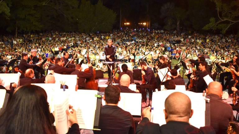 La OSSLA llegó a Los Mochis con lo mejor de la música tradicional sinaloense, en un evento multitudinario que reunió a miles de familias.