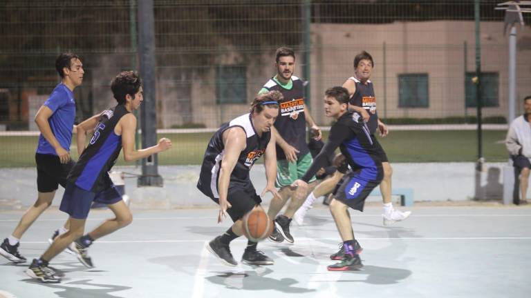 La Liga de Baloncesto de Casa Hogar continúa con mucha actividad toda esta semana en sus dos canchas sede.