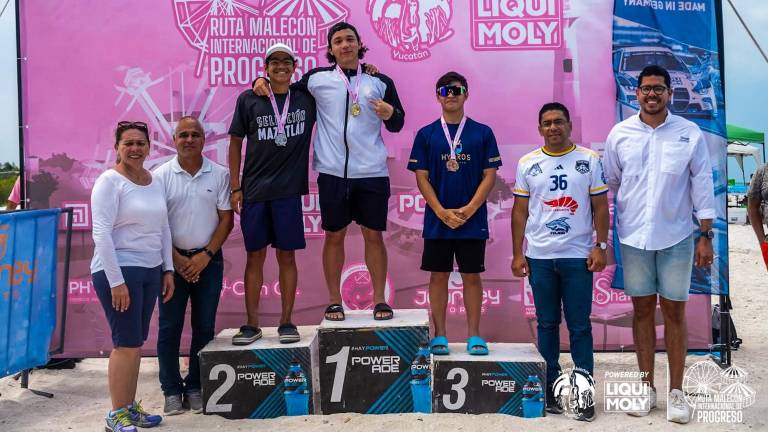 Los nadadores mazatlecos compitieron el pasado fin de semana en la IV Ruta Malecón Internacional Progreso.