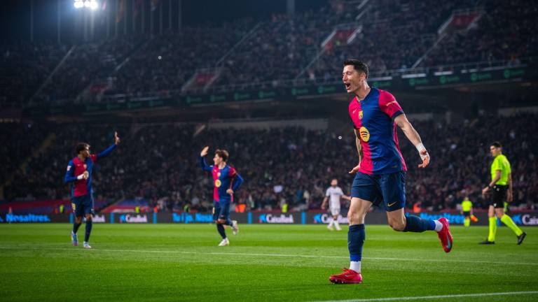 Robert Lewandowski festeja su gol.