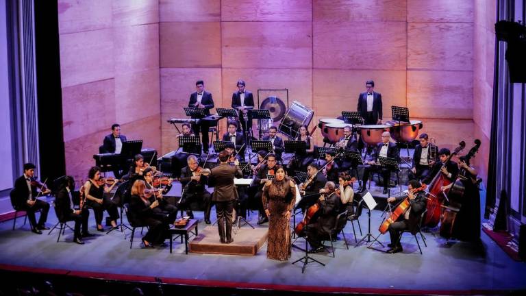 La soprano Yamel Domort fue la invitada del espectáculo.