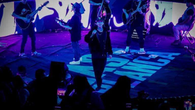 Natanael Cano causa furor en su primer concierto en Culiacán