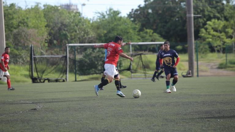 Siguen las acciones del futbol Superveteranos.