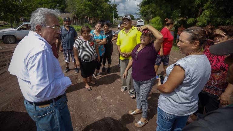 El Gobernador Rubén Rocha Moya estuvo de visita en distintas comunidades afectadas por las lluvias.