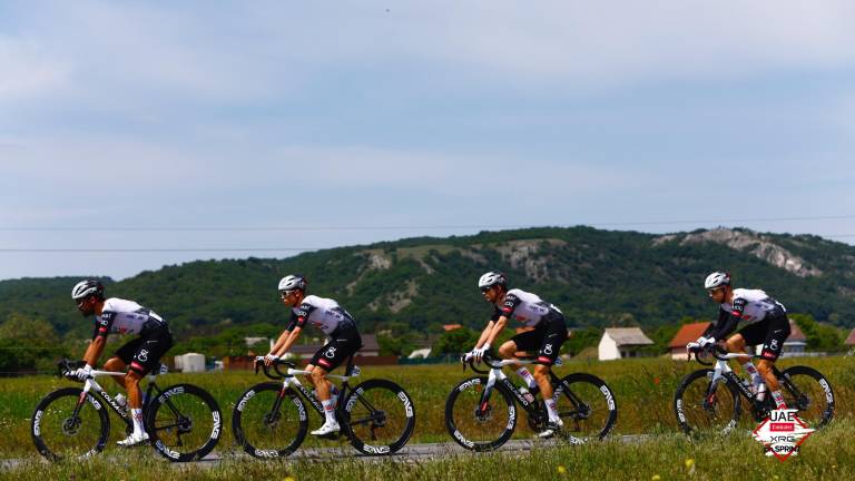 Isaac del Toro y el UAE Team Emirates.