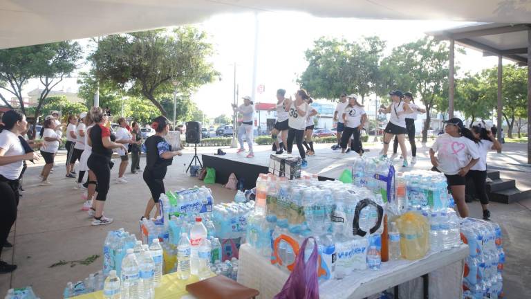 Con la participación de 150 mujeres, la actividad organizada por “Historias de Venus” y “Gimnasios Unidos” logró recaudar agua y sueros para apoyar a colectivos de búsqueda de personas desaparecidas.