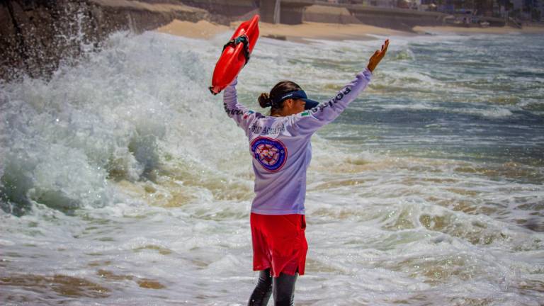 Elementos del Escuadrón de Salvamento Acuático realizaron tres intervenciones de rescate de personas en el mar.