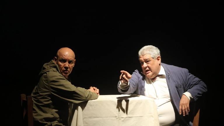 La puesta en escena “La razón blindada” se presenta en el Teatro Antonio Haas de Mazatlán.