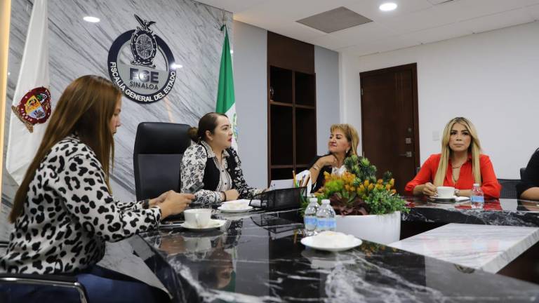 En reunión, Claudia Zulema Sánchez, Fiscal de Sinaloa; y diputadas locales revisaron reformas en materia penal y de procuración de justicia.