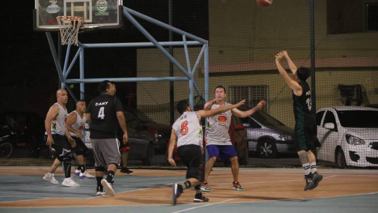 Las acciones en el Torneo Veteranos de Baloncesto siguen al alza.