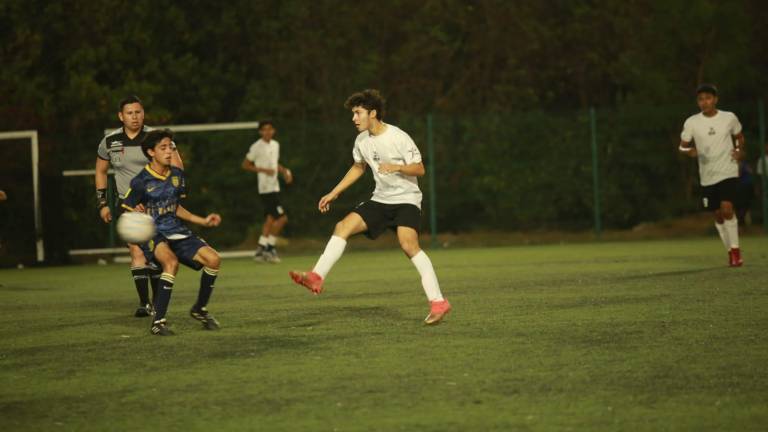 Los mazatlecos dominaron a los rosarenses.