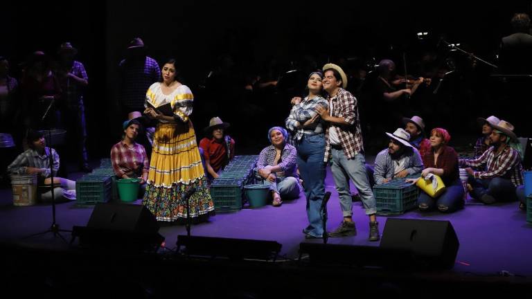 El elenco durante la función.