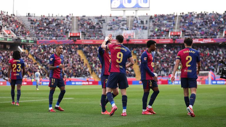 Robert Lewandowski marca el gol azulgrana.