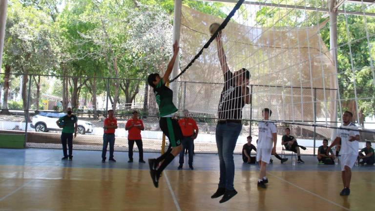 Los estudiantes demostraron sus capacidades en el deporte.