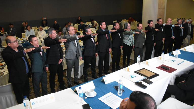 La nueva mesa directiva tomó protestas.