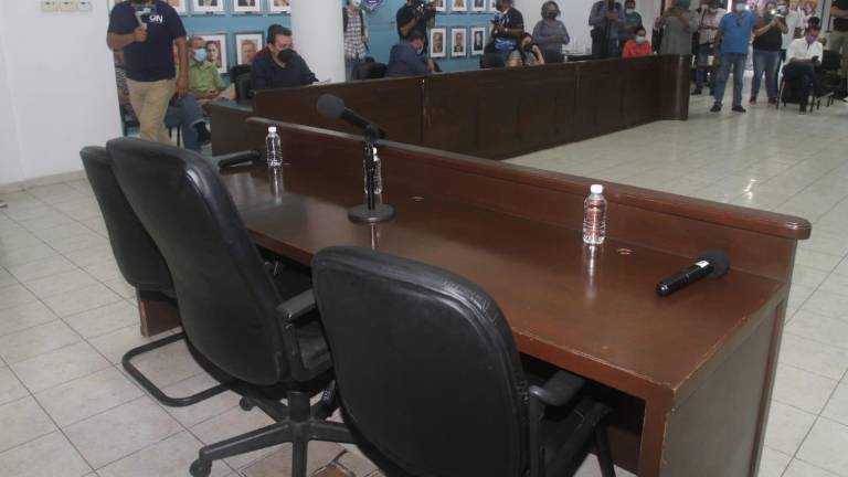El Alcalde no atendió a la convocatoria.