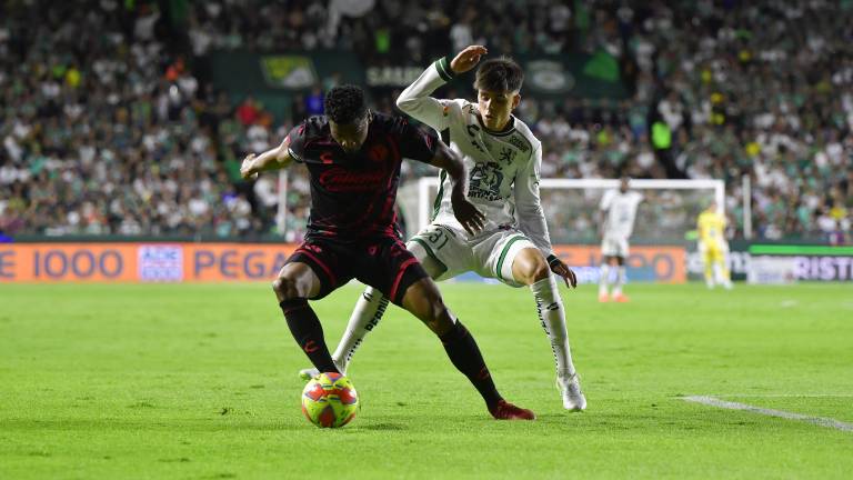 León gana en casa 2-1 a Xolos para seguir como líderes del torneo.