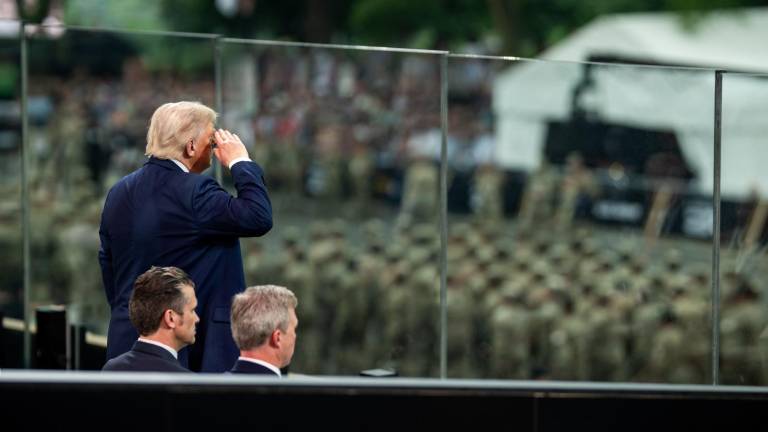 Donald Trump informó que el Ejército de Estados Unidos bombardeó instalaciones nucleares en Irán y afirmó que ahora “es el momento de la paz”.