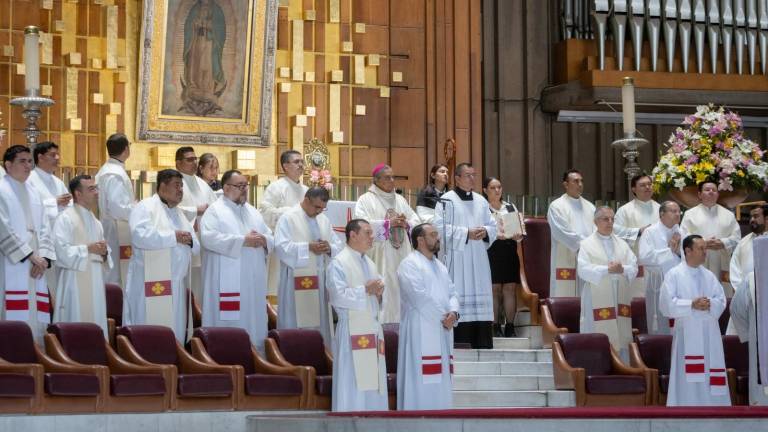 En la Basílica de Guadalupe, el Obispo Jesús José Herrera pidió por la Diócesis de Culiacán y ofreció un mensaje de esperanza ante cientos de fieles.