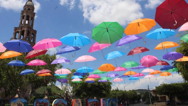 El Gobierno de Rosario ha puesto decoración en algunos sitios de interés turístico de la ciudad.