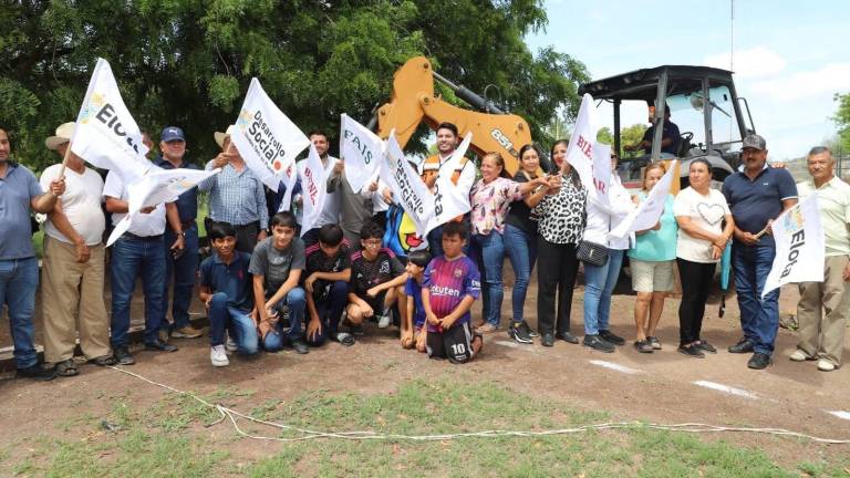 El Alcalde Richard Millán encabeza el banderazo de inicio de obra.