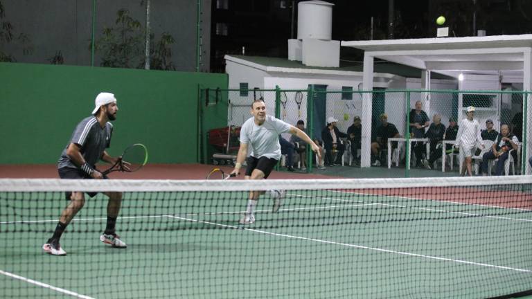 Francisco León y Luis Patiño vencen en semifinales a Jesús López y Luis M. Lupio.